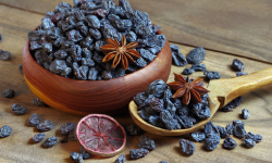 Avoiding-constipation-by-consuming-black-raisins